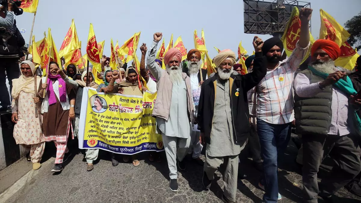 Mourning farmers defer call on Delhi march; say Centre’s intentions not good