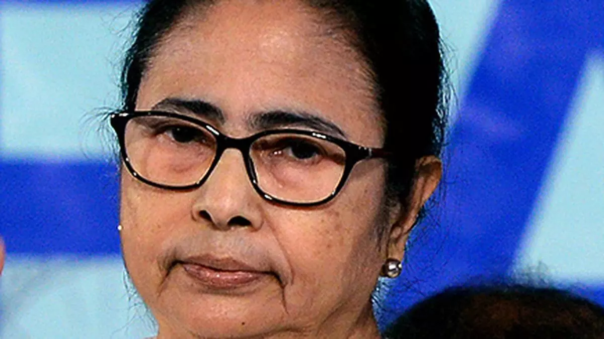 Mamata meets Modi, says it was “a courtesy call”