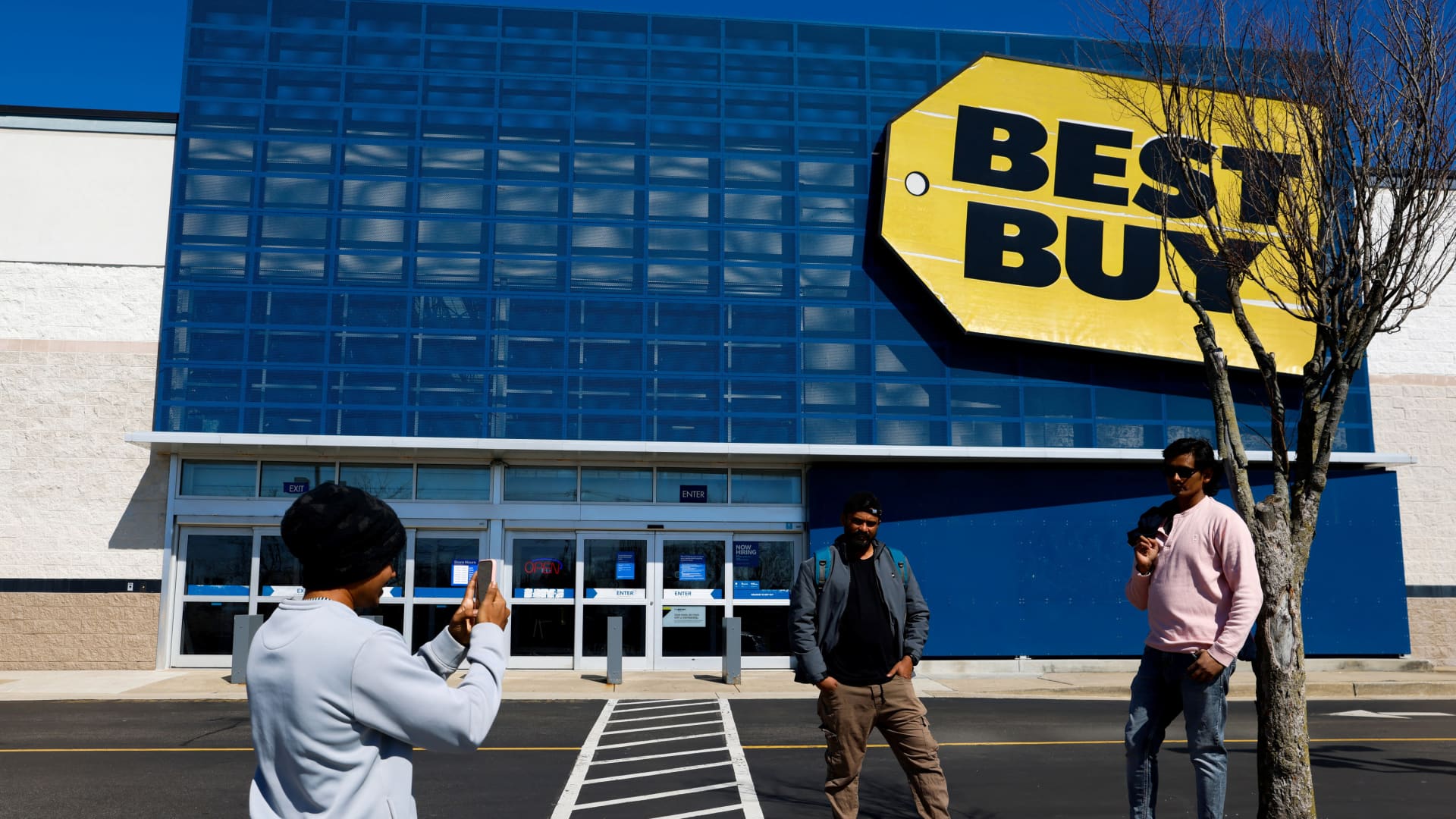 Best Buy surges on signs the AI-driven PC and smartphone refresh is starting