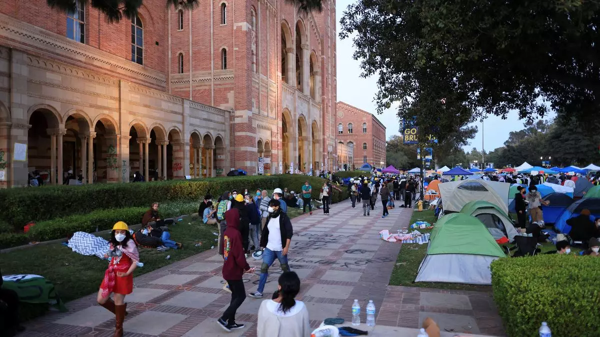 Duelling protesters clash at UCLA hours after police clear pro-Palestinian demonstration at Columbia